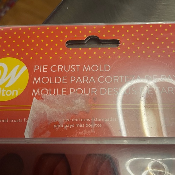 Wilton Silicone Pie Crust Lattice Braid Mold, 6-Cavity 7.5 Inches Long - Picture 3 of 5